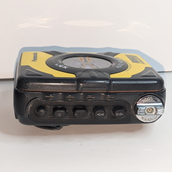 ❌ SOLD ❌ Panasonic Shockwave Stereo Cassette Player - Rugged Design with AM FM - Picture 3 of 7